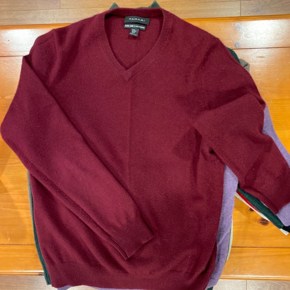 TAHARI men’s v-neck cashmere sweater bundle (2)